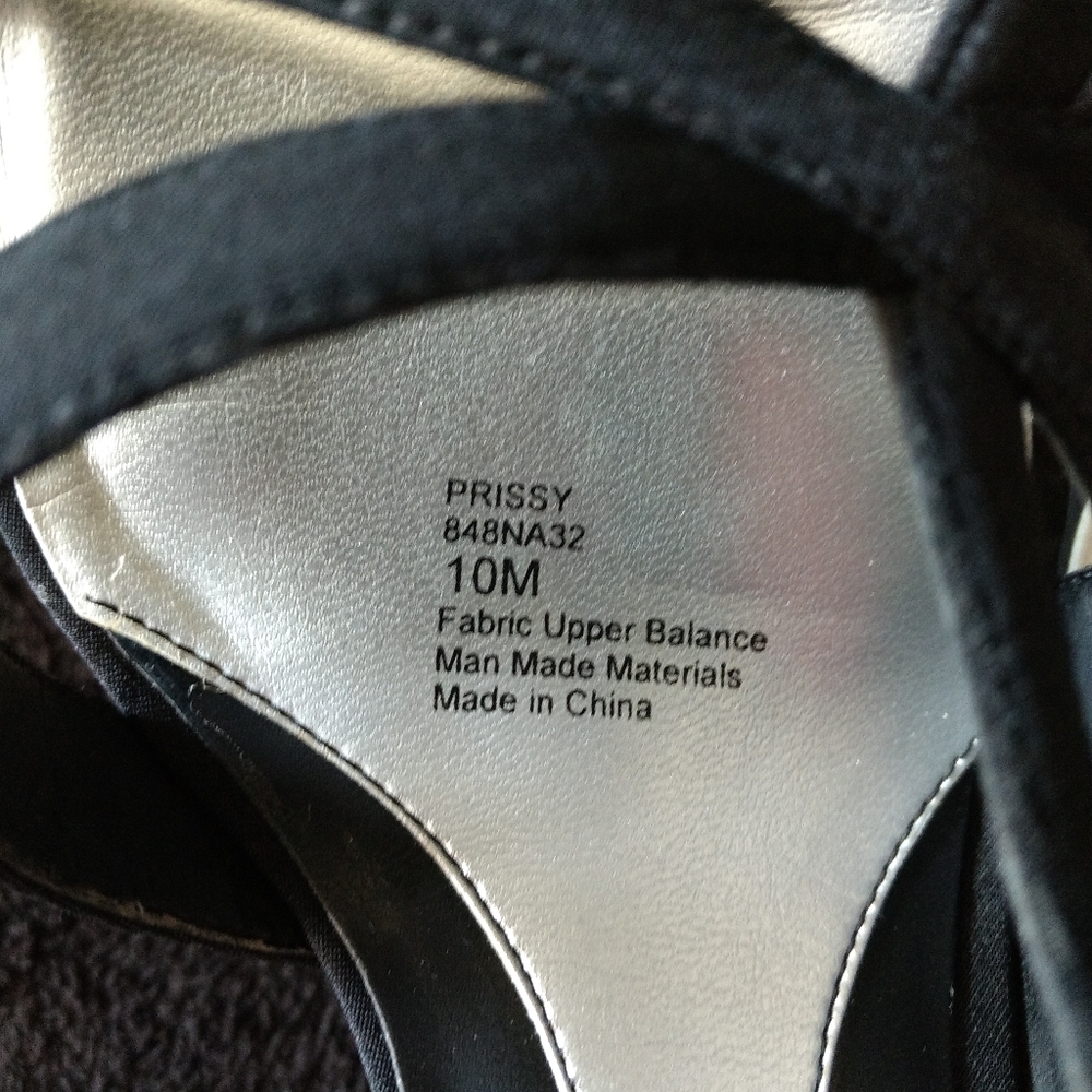 *Naturalizer Black Heels* - Picture 9 of 11